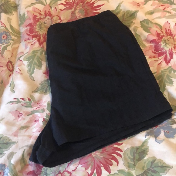 SILHOUETTE SOLUTION Size 18W
Quick-Dry Black Swim Short Netting Panty Pull-On - Picture 4 of 10